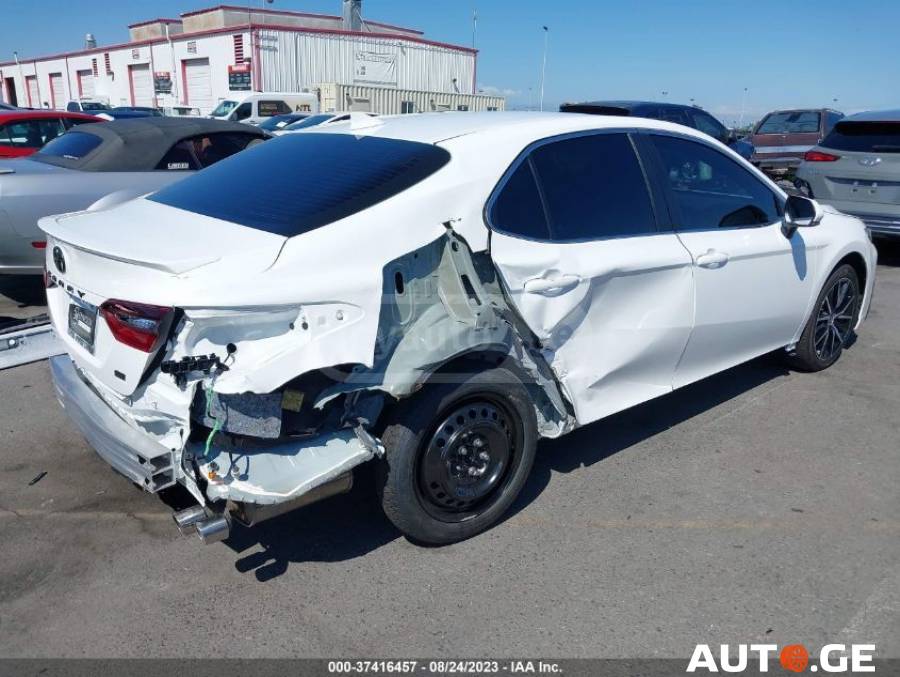 Toyota Camry 2023 — photo 2