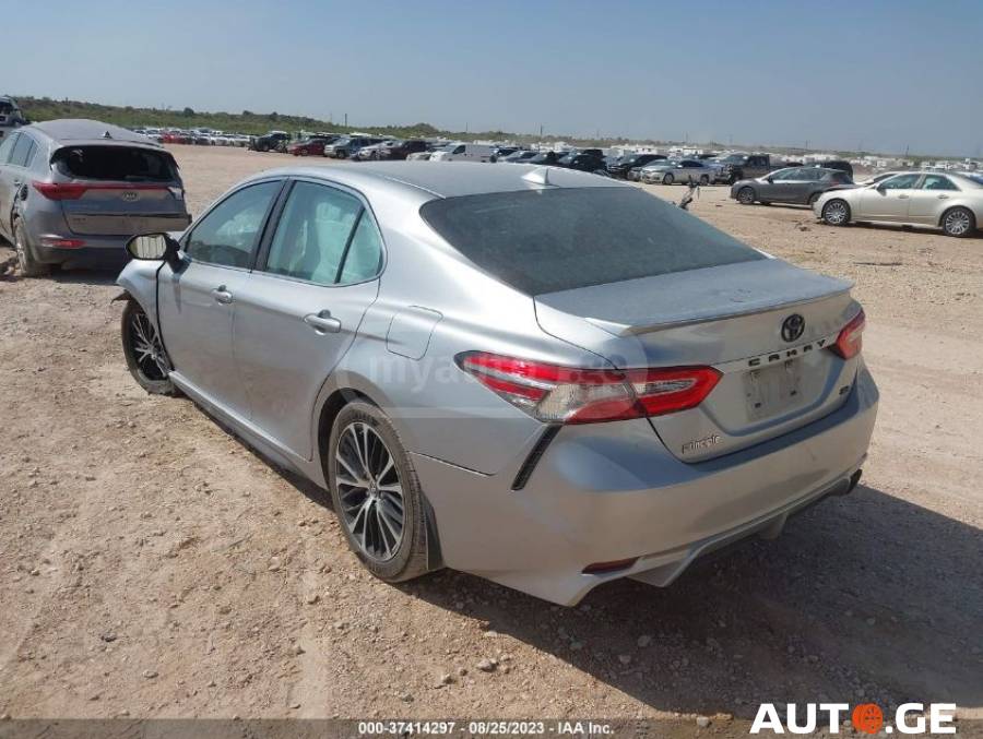 Toyota Camry 2019 — photo 2