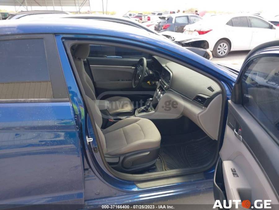Hyundai Elantra 2019 — photo 2