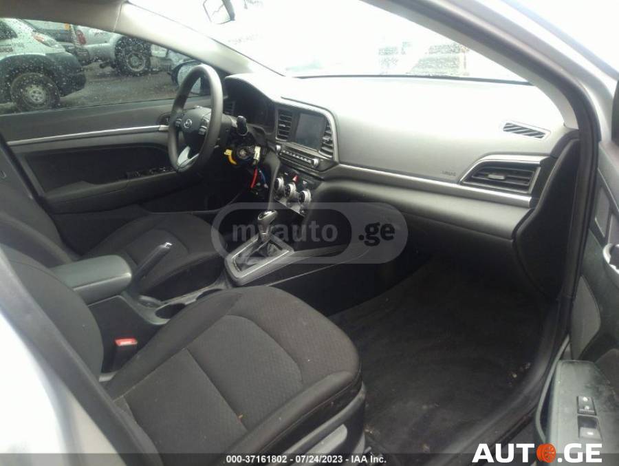 Hyundai Elantra 2019 — photo 2