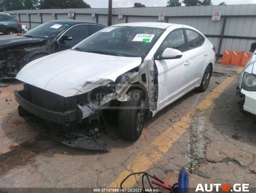 Hyundai Elantra 2019 — photo 2