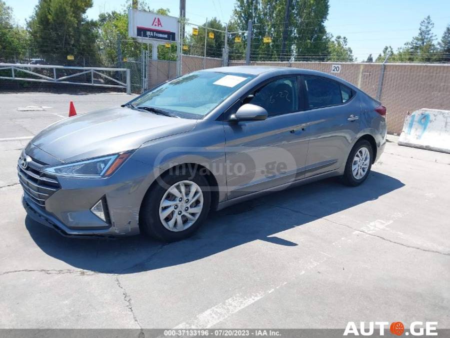 Hyundai Elantra 2019 — photo 2