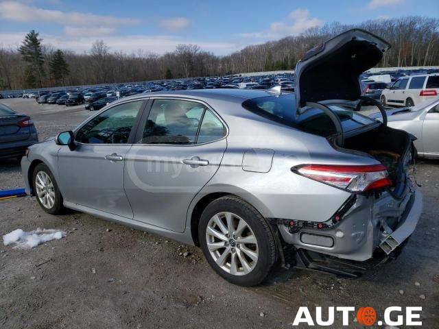Toyota Camry 2019 — photo 2
