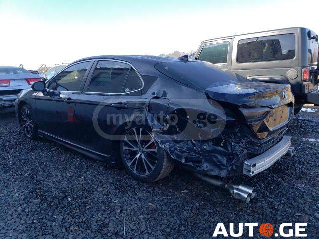 Toyota Camry 2019 — photo 2