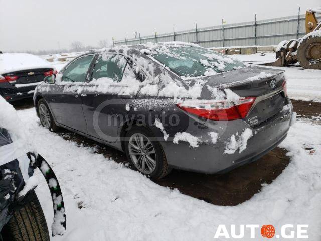 Toyota Camry 2016 — photo 2