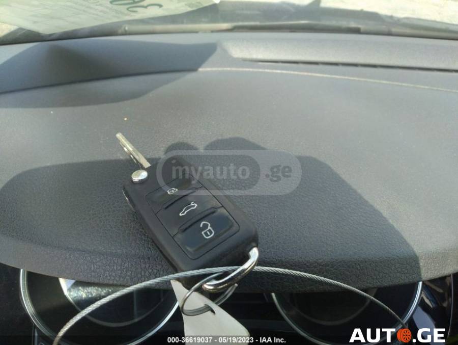 Volkswagen Jetta 2016 — photo 2