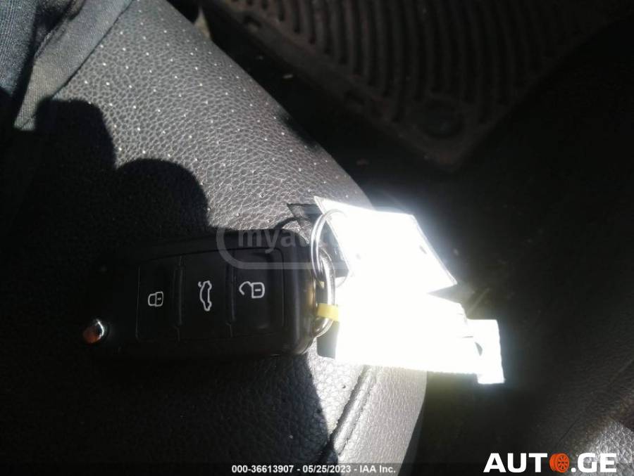Volkswagen Jetta 2017 — photo 2