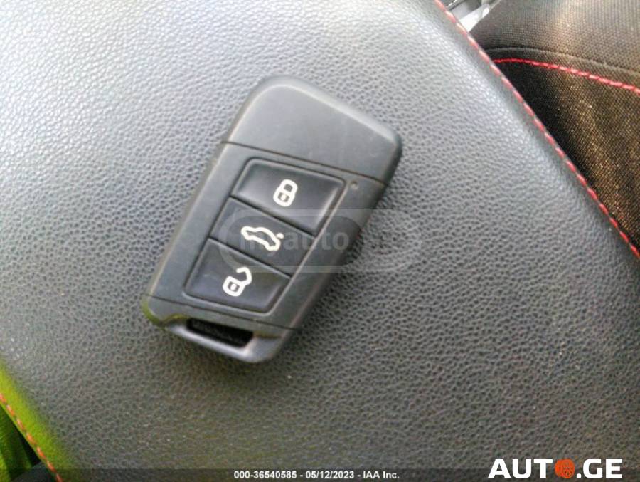 Volkswagen Jetta 2019 — photo 2