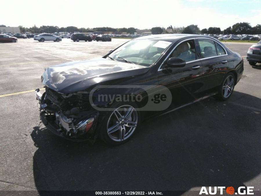 Mercedes-Benz E-300C 2018 — photo 2