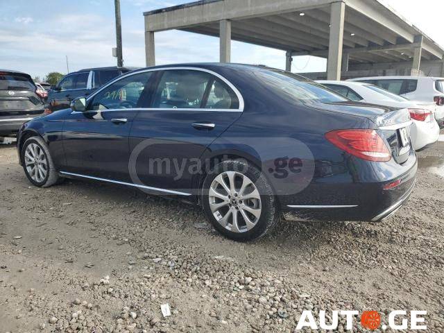 Mercedes-Benz E-300C 2017 — photo 2