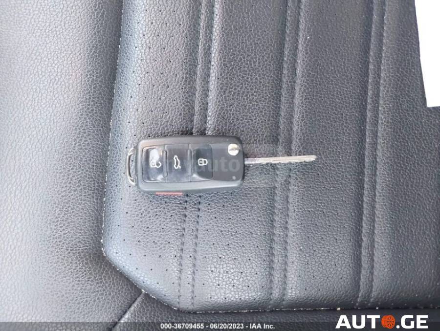 Volkswagen Jetta 2017 — photo 2