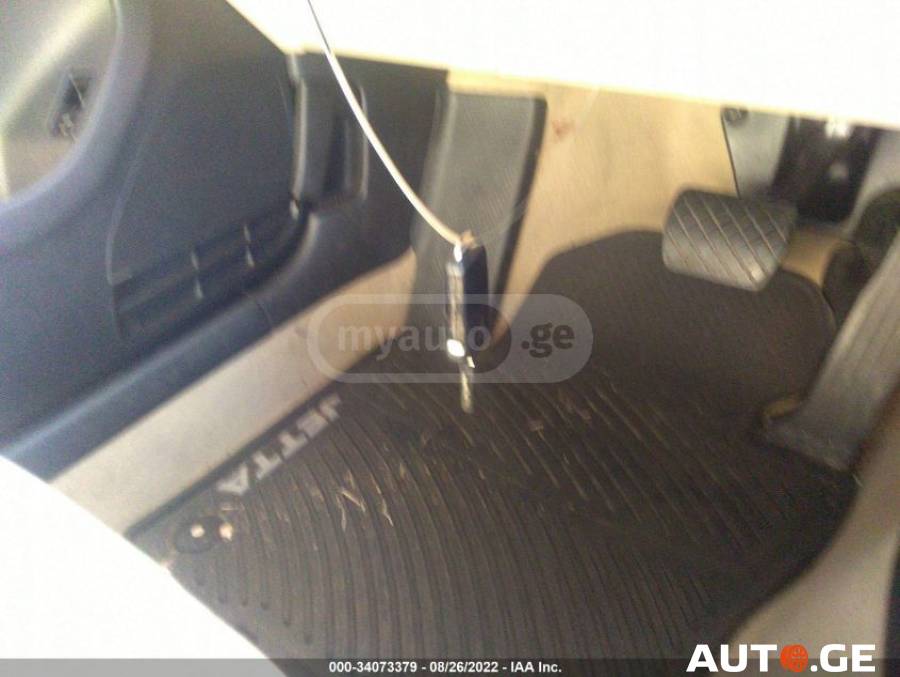 Volkswagen Jetta 2016 — photo 2