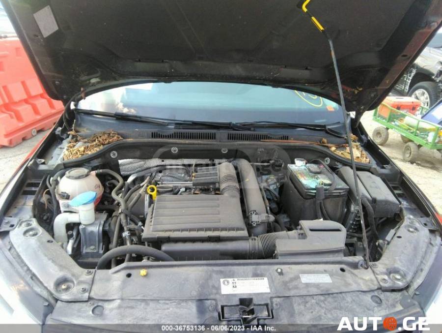 Volkswagen Jetta 2018 — photo 2