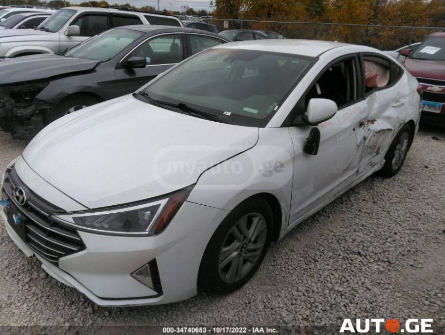 Hyundai Elantra 2019 — photo 2