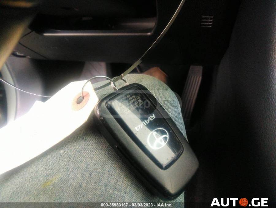 Toyota RAV4 2020 — photo 2