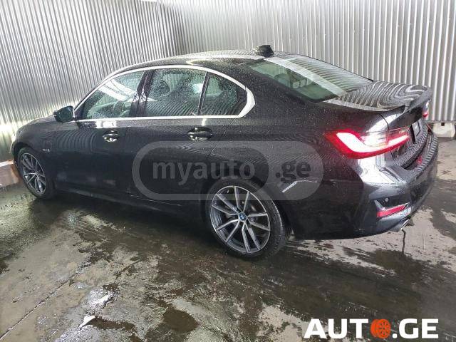 BMW 330 2022 — photo 2
