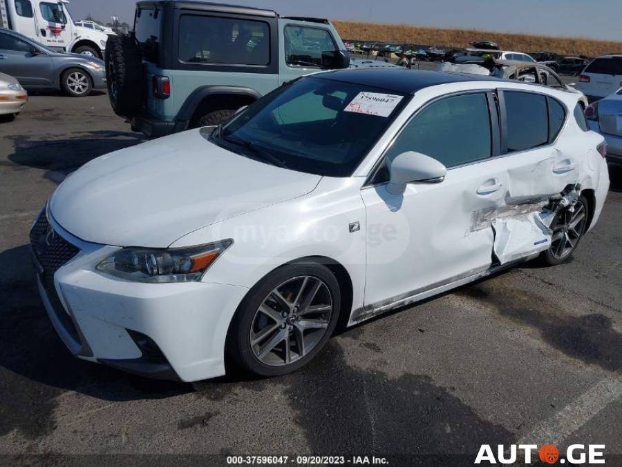 Lexus Ct-200H 2015 — photo 2