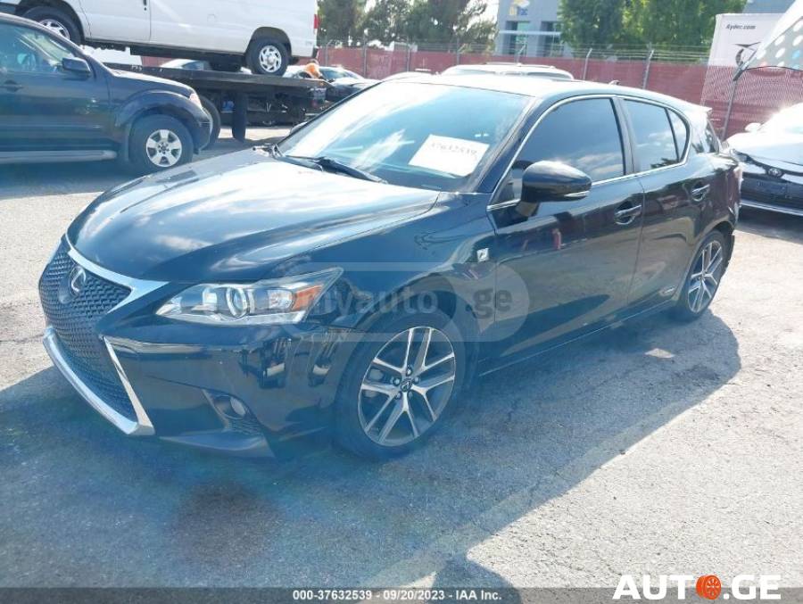 Lexus Ct-200H 2016 — photo 2