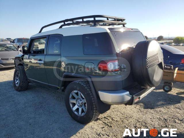 Toyota FJ Cruiser 2014 — photo 2