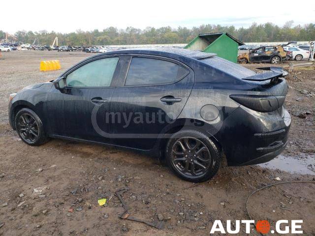 Toyota Yaris 2017 — photo 2