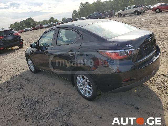 Toyota Yaris 2017 — photo 2
