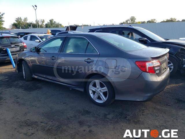 Toyota Camry 2014 — photo 2