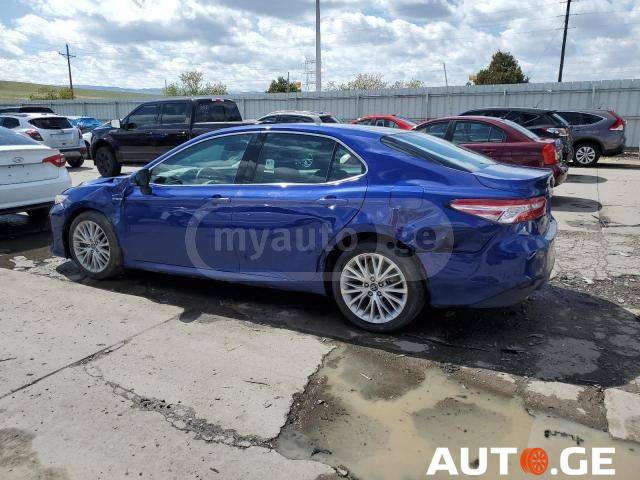 Toyota Camry 2018 — photo 2