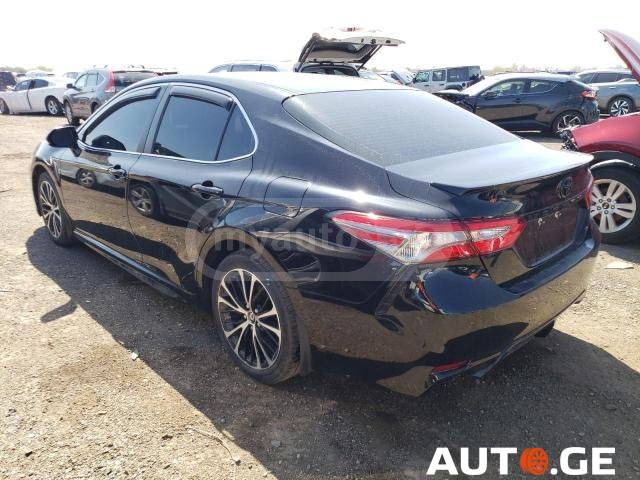 Toyota Camry 2018 — photo 2