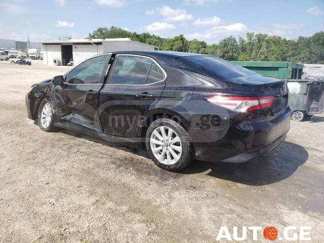 Toyota Camry 2018 — photo 2