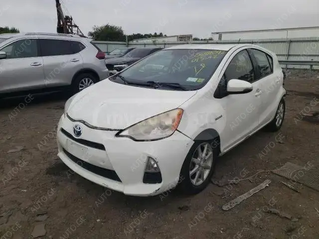Toyota Prius 2012 — photo 2