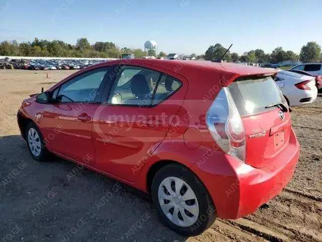 Toyota Prius 2014 — photo 2