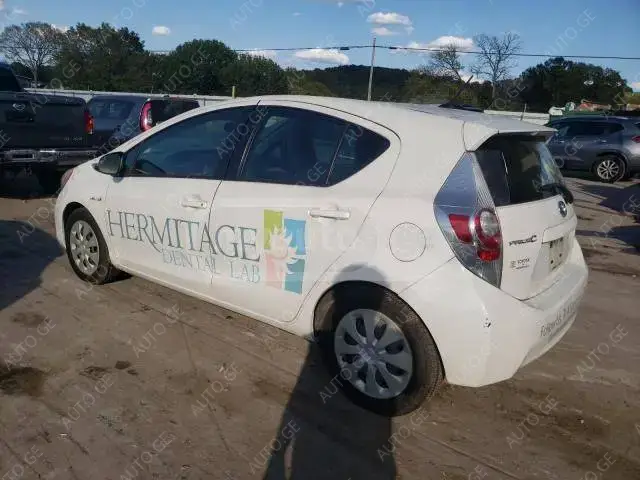 Toyota Prius 2013 — photo 2