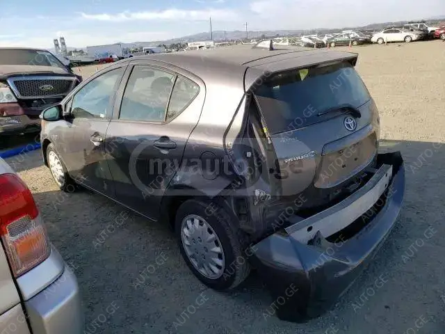 Toyota Prius 2015 — photo 2