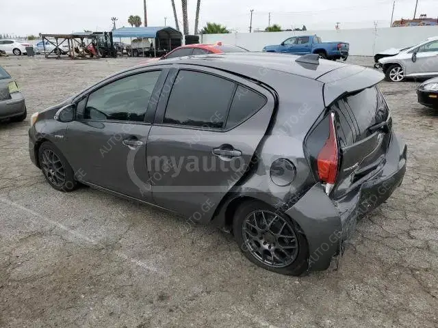 Toyota Prius 2016 — photo 2