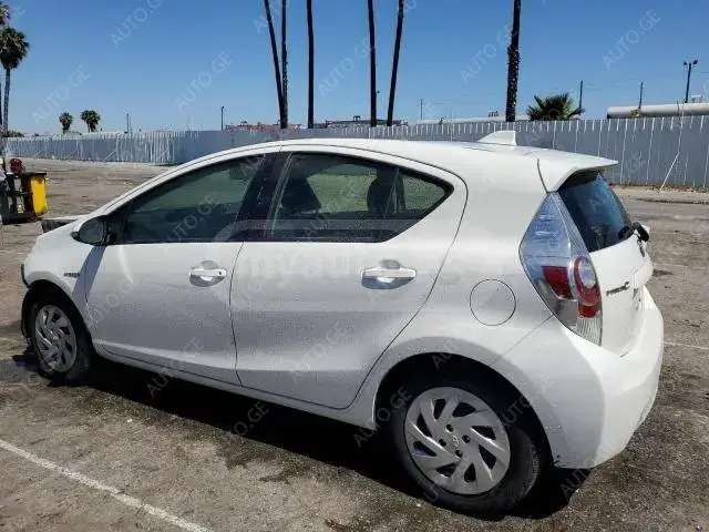 Toyota Prius 2016 — photo 2