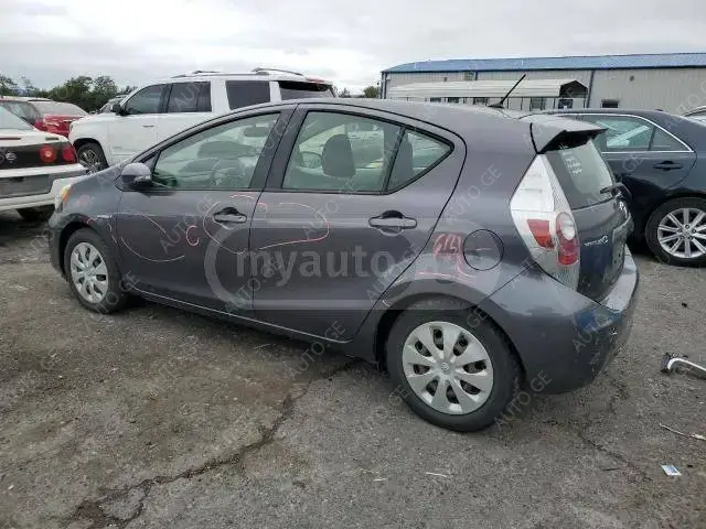 Toyota Prius 2013 — photo 2