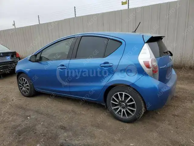 Toyota Prius 2013 — photo 2