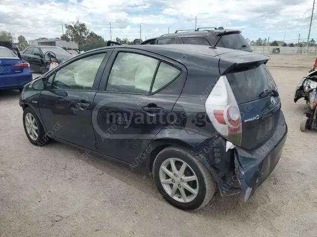 Toyota Prius 2013 — photo 2