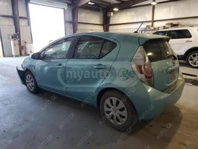 Toyota Prius 2013 — photo 2