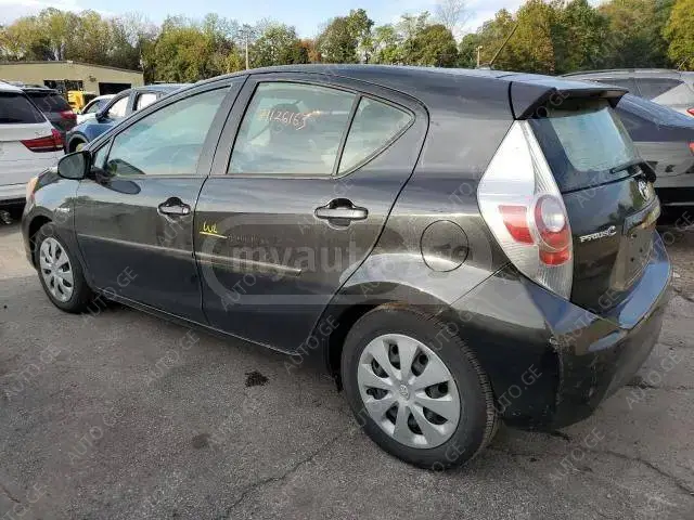 Toyota Prius 2014 — photo 2
