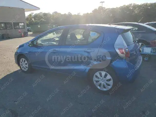 Toyota Prius 2013 — photo 2