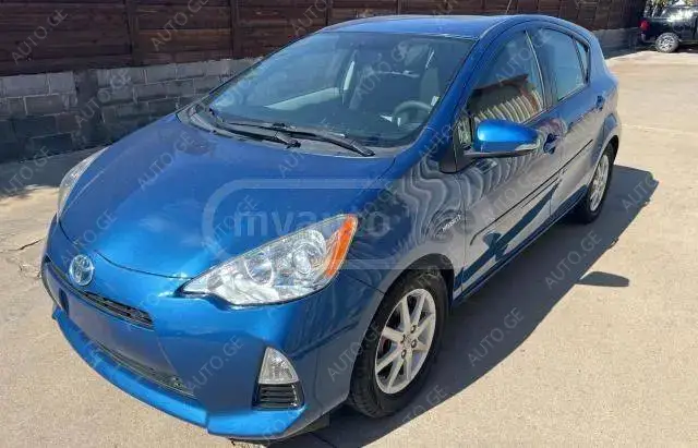 Toyota Prius 2013 — photo 2