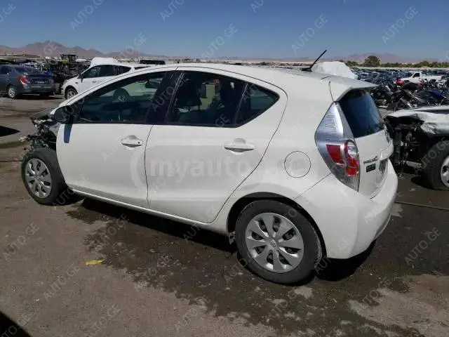 Toyota Prius 2013 — photo 2