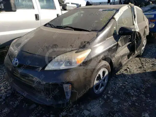 Toyota Prius 2013 — photo 2