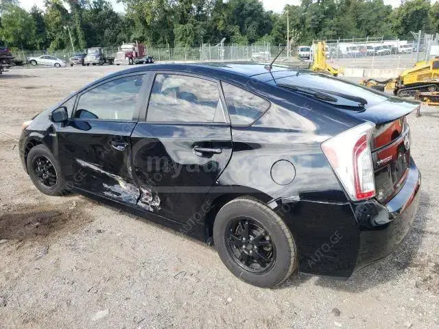 Toyota Prius 2013 — photo 2