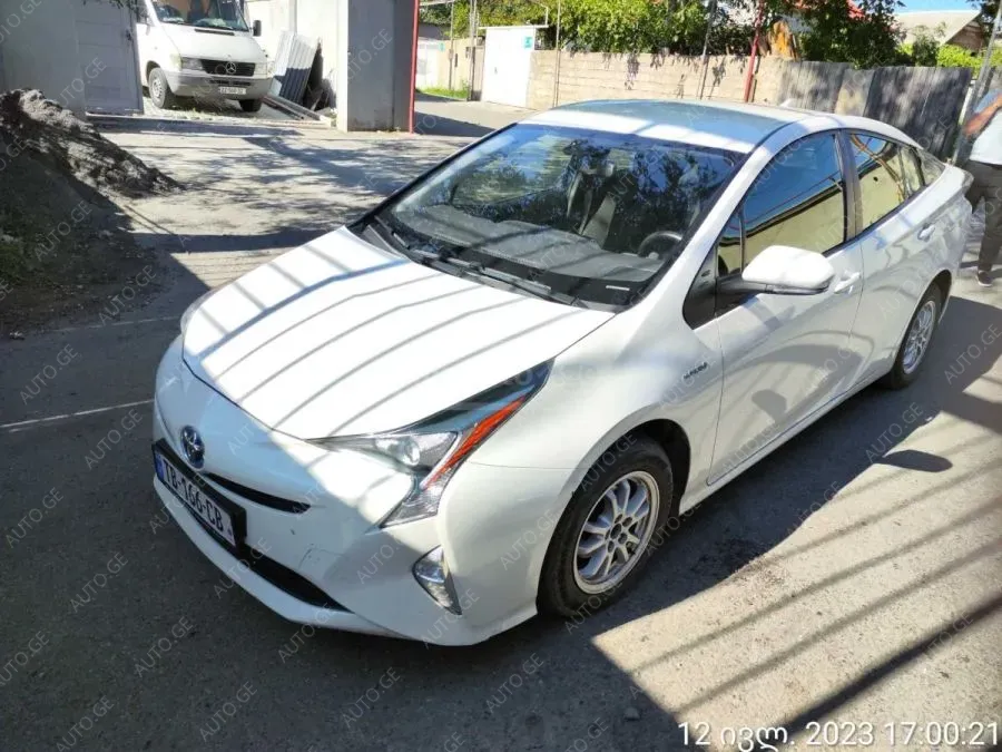 Toyota Prius 2018 — photo 2
