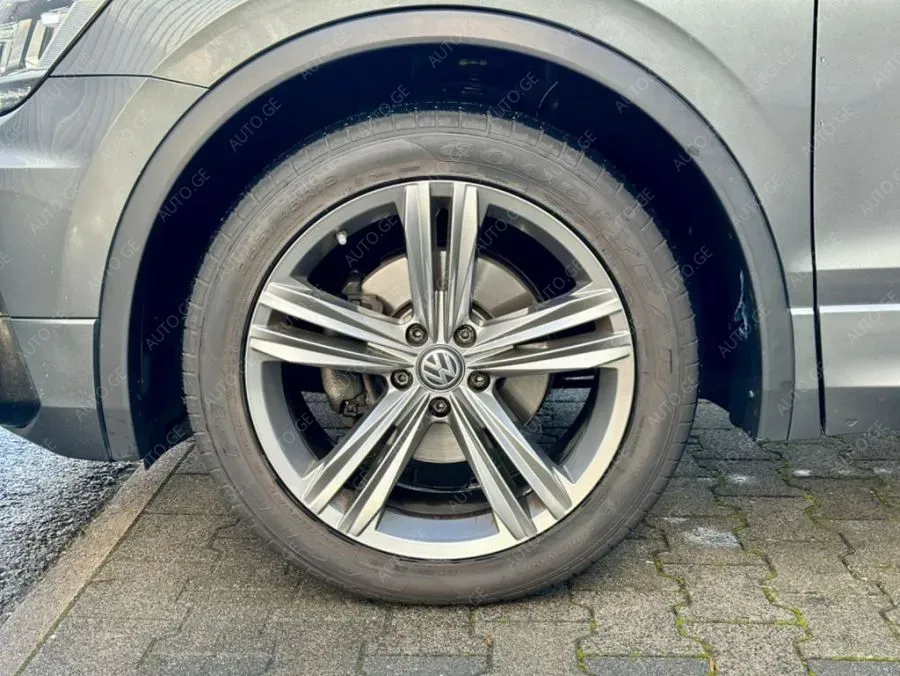 Volkswagen Tiguan 2018 — photo 2