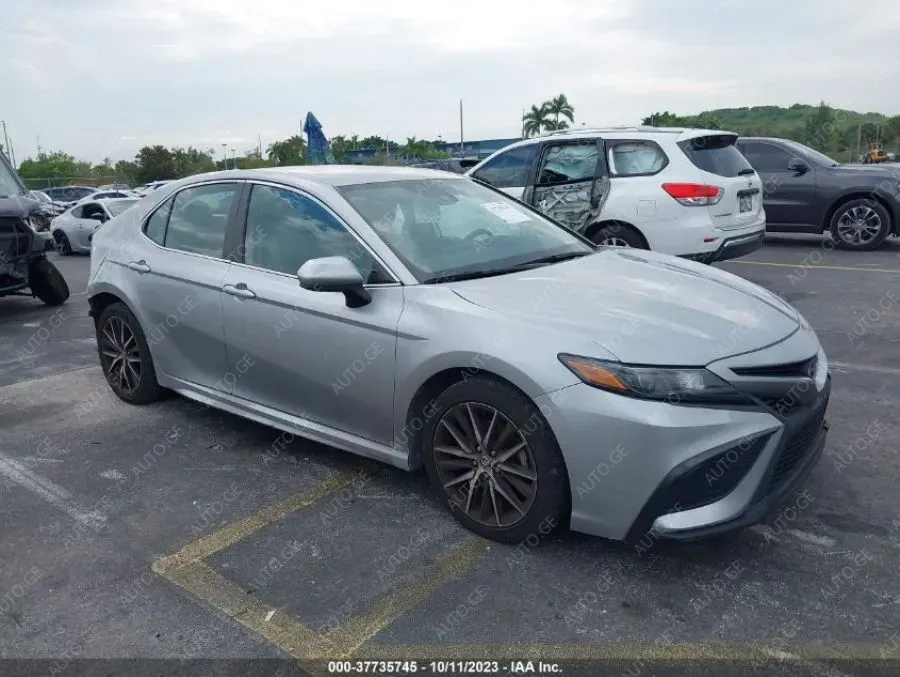 Toyota Camry 2021 — photo 2