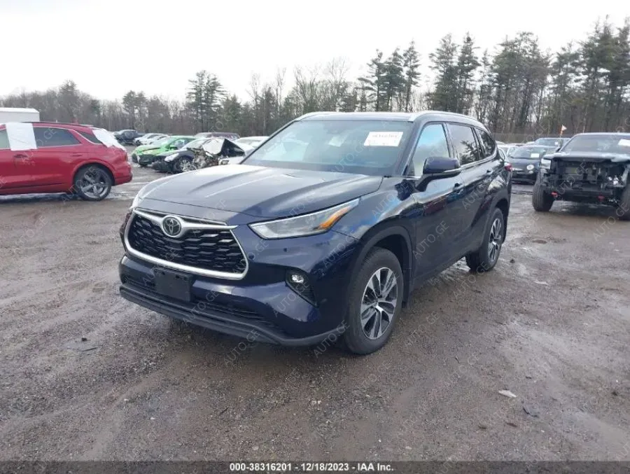 Toyota Highlander 2021 — photo 2