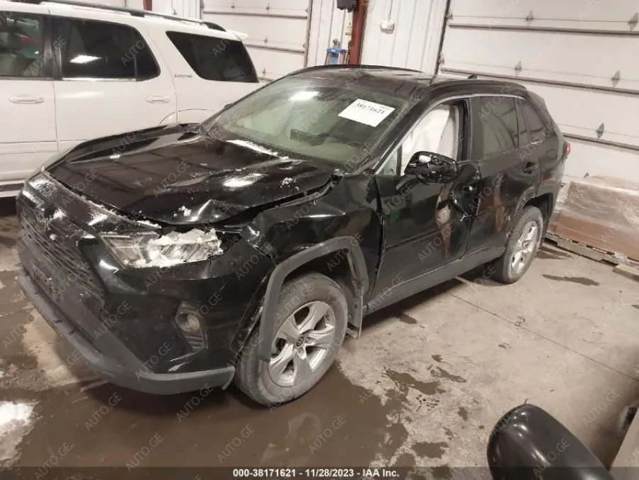 Toyota RAV4 2021 — photo 2